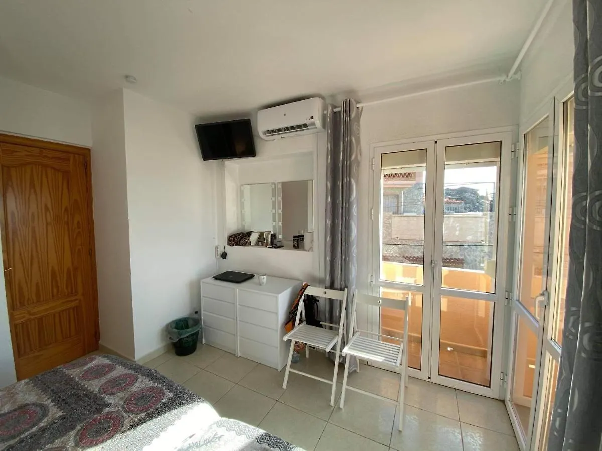 Habitación en casa particular Cozy Rooms In Terraced House Fuengirola